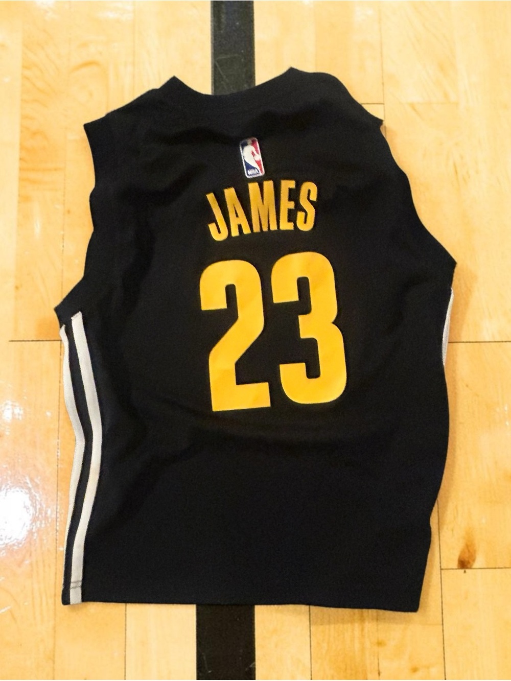 LEBRON JAMES JERSEY M